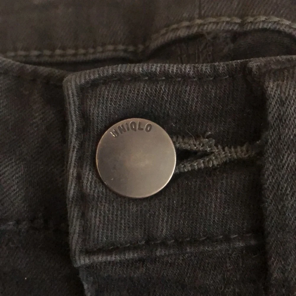 UNIQLO denim in black color
